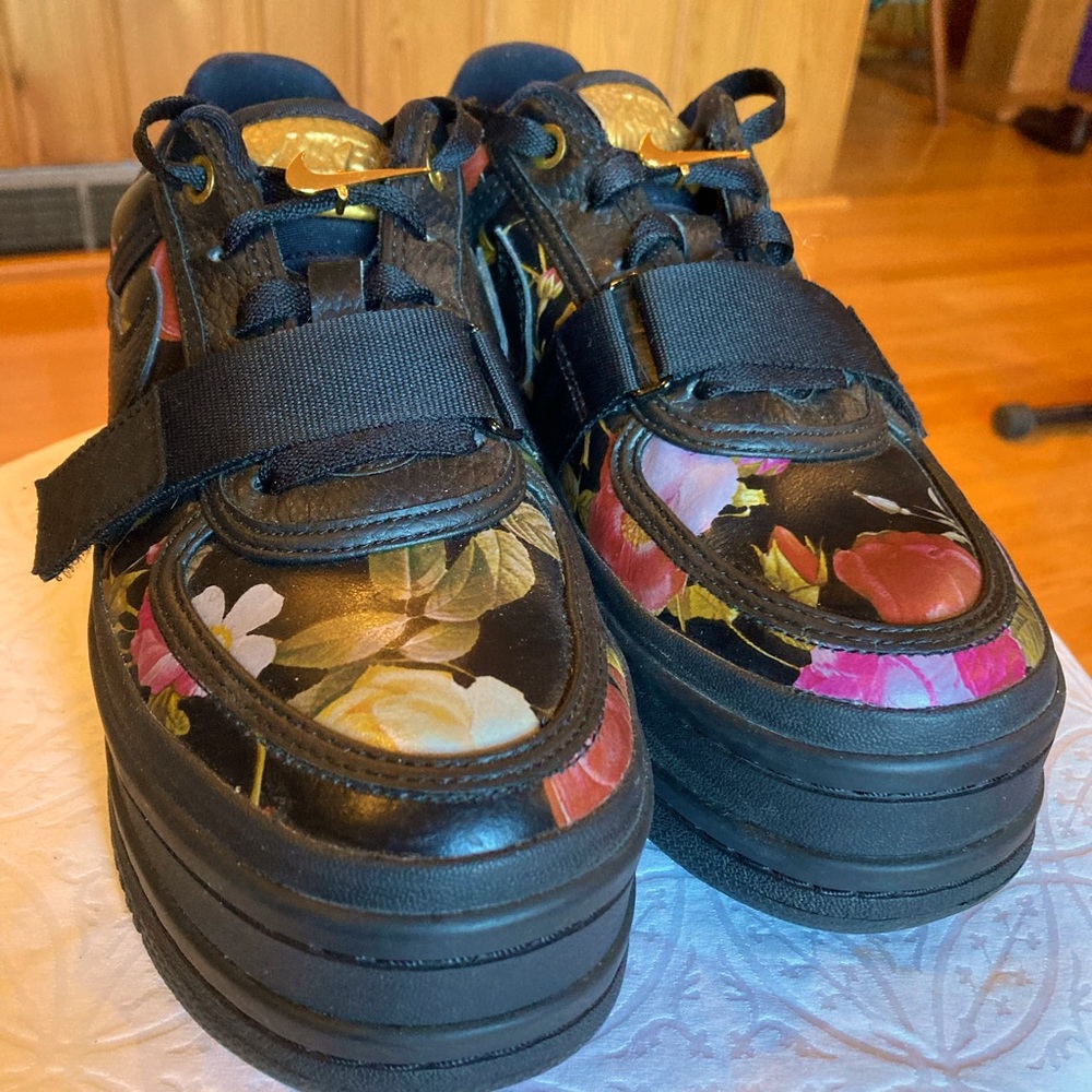 Nike size 8 floral print.